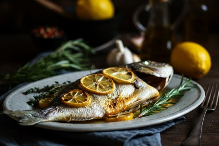 Peixe Assado com Limão e Ervas no Forno